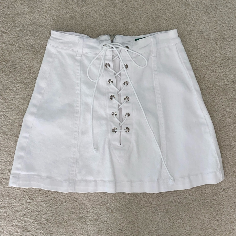 Signature 8 White Lace-Up Skirt
